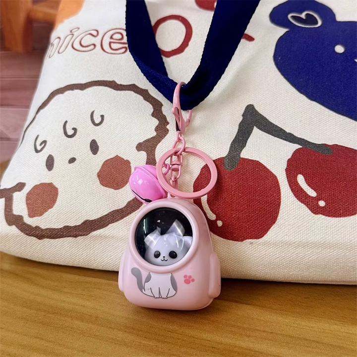 AstroShine - Glowing Astronaut Keychain