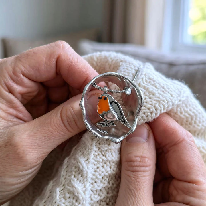 Lien - Robin Pendant Necklace