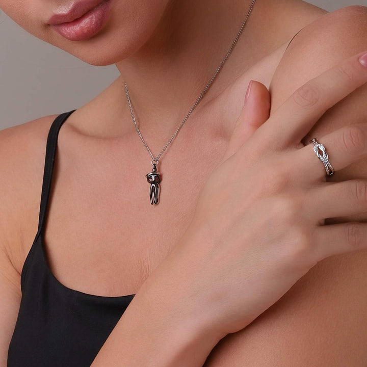 Kaitlynn - Hugging Couple Necklace