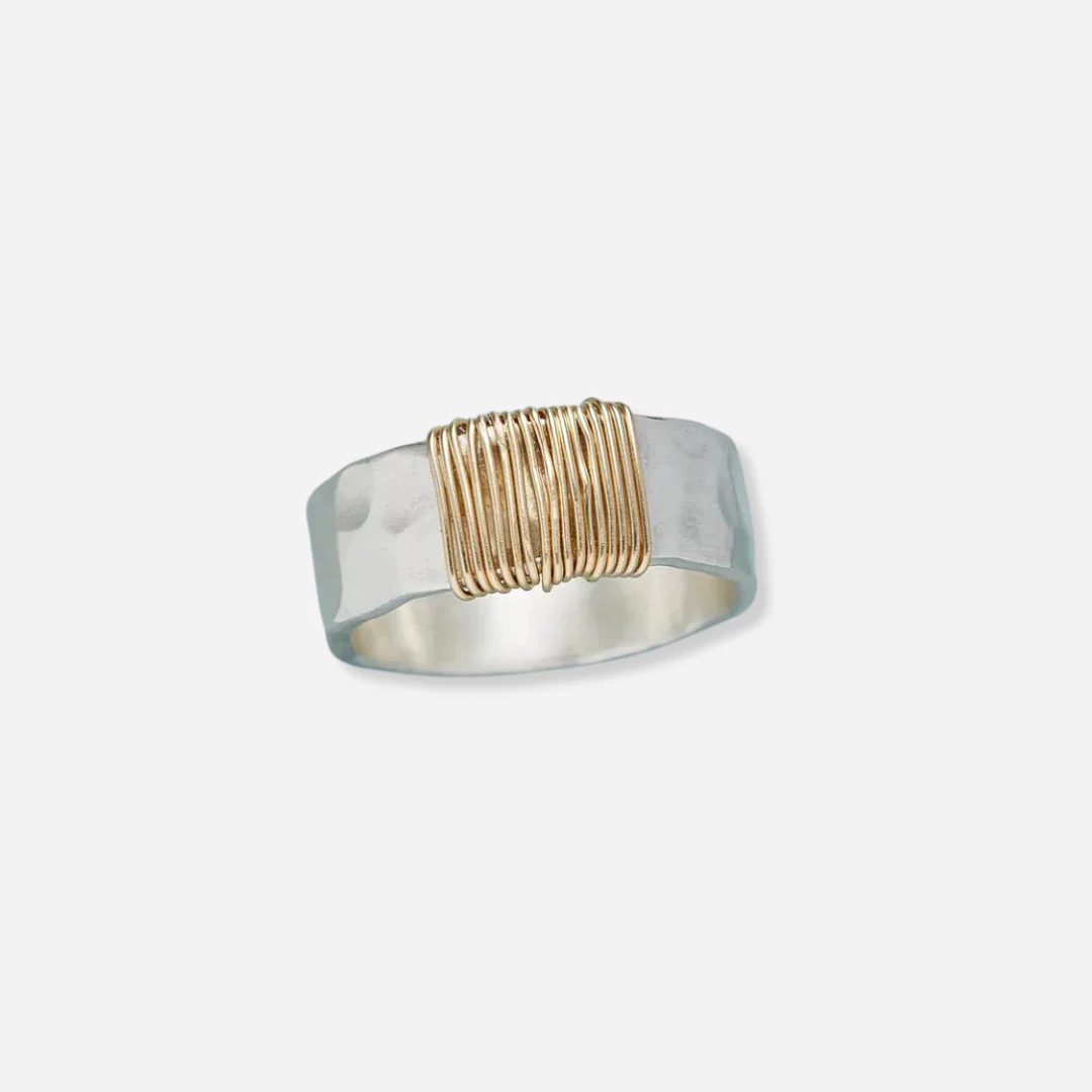 Jaela - Boho Ring With Golden Threads