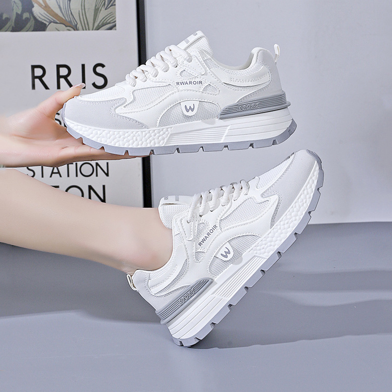 Klarisse - Lightweight Lace-Up Sneaker